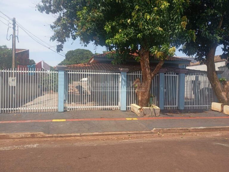 Casa com 3 quartos no Vila Martins em Dourados/MS