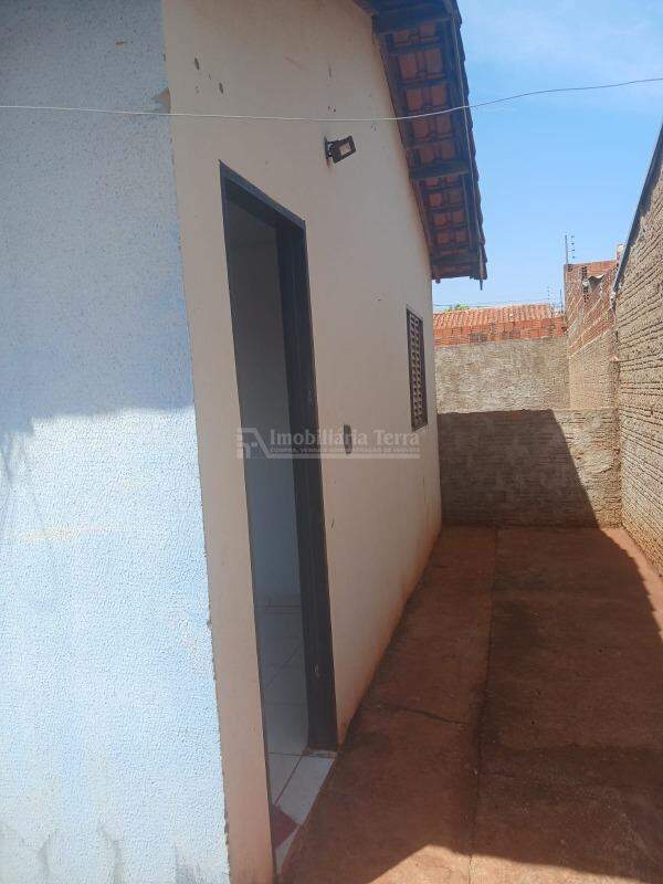 Casa com 2 quartos no Jardim Deoclécio Artuzzi II em Dourados/MS — foto 4