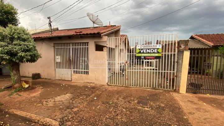 Casa com 2 quartos no Conjunto Habitacional Izidro Pedroso em Dourados/MS