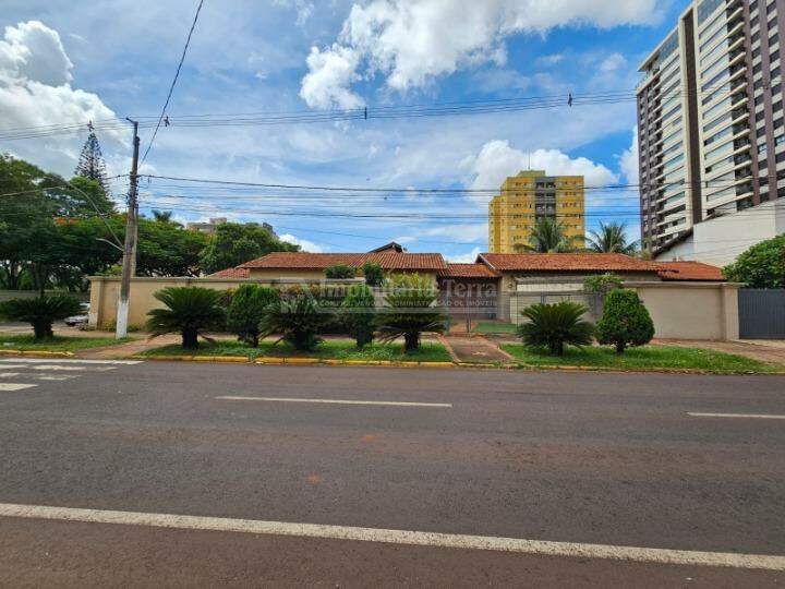Casa com 4 quartos no Vila Tonani I em Dourados/MS