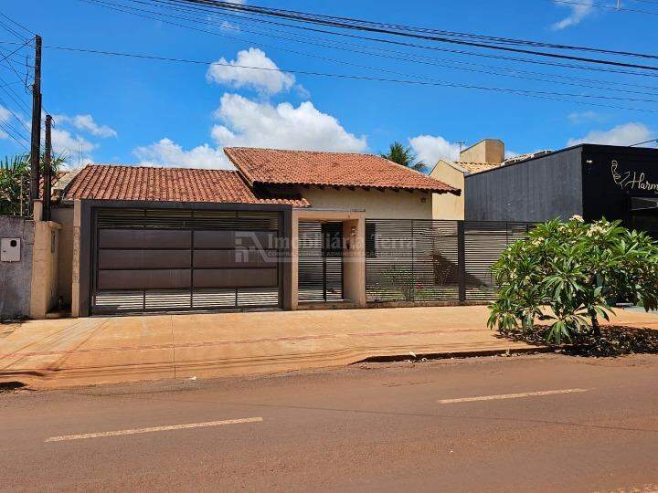 Casa com 4 quartos sendo 2 suítes no Jardim América em Dourados/MS — foto 1