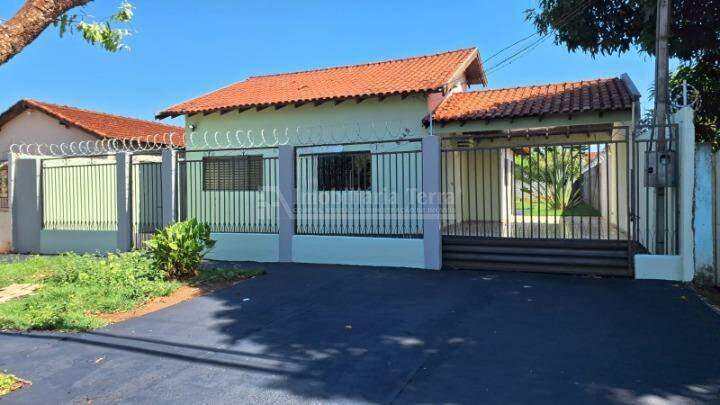 Casa com 3 quartos no Jardim Ouro Verde em Dourados/MS