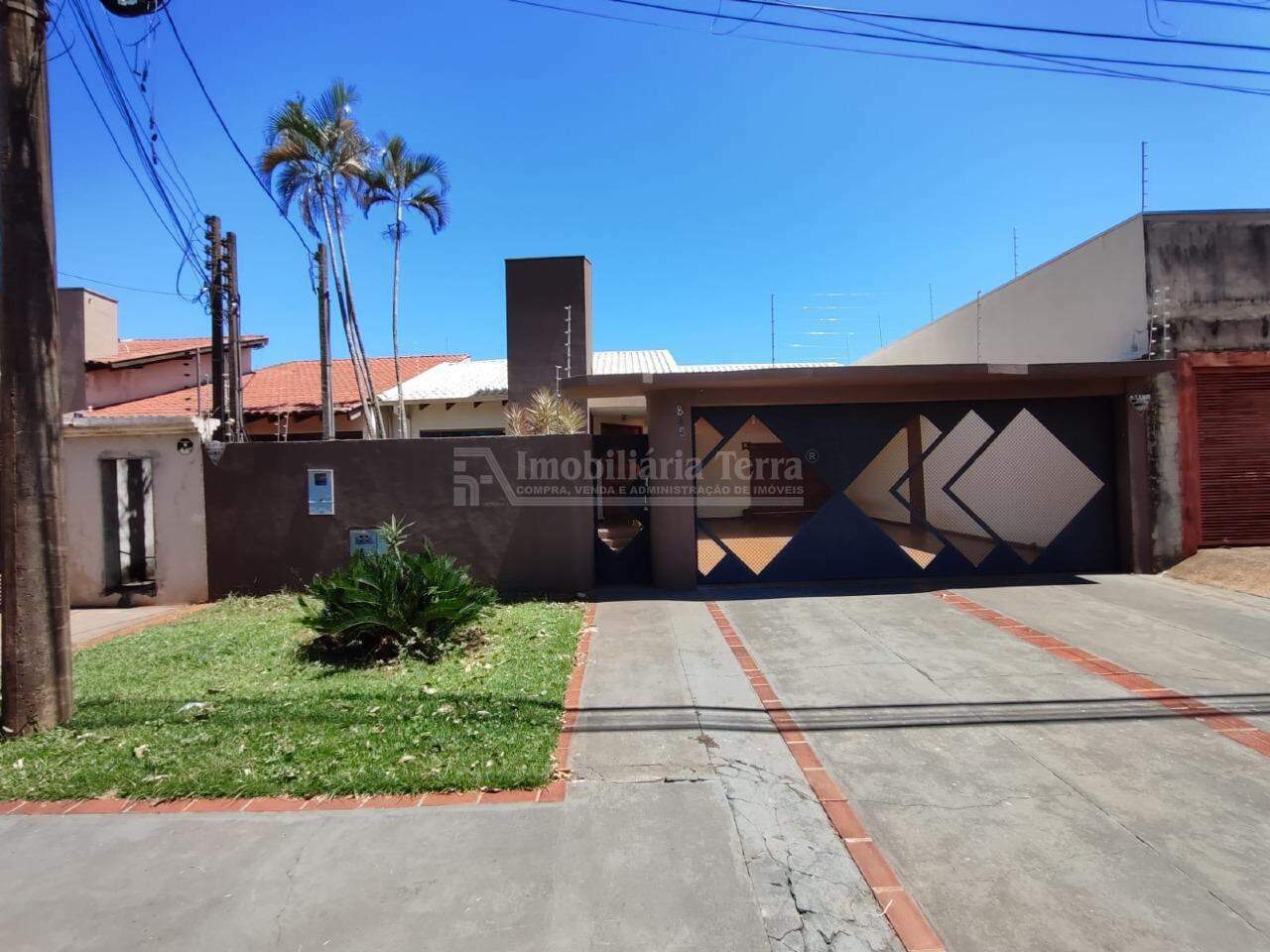 Casa com 4 quartos sendo 1 suíte no Vila Progresso em Dourados/MS — foto 1