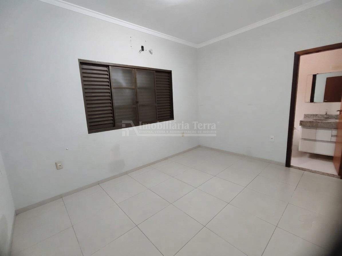 Casa com 4 quartos sendo 3 suítes no Vila Aurora em Dourados/MS — foto 8