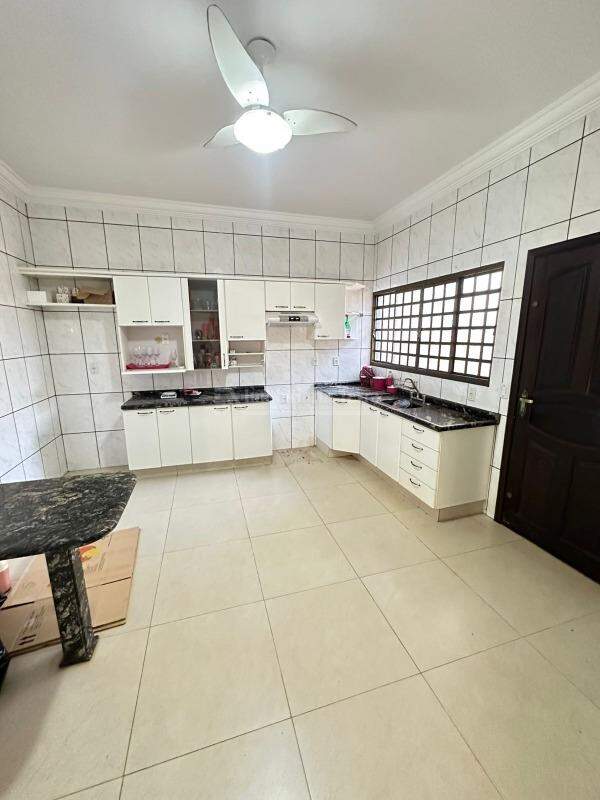 Casa com 3 quartos sendo 2 suítes no Jardim Girassol em Dourados/MS — foto 3