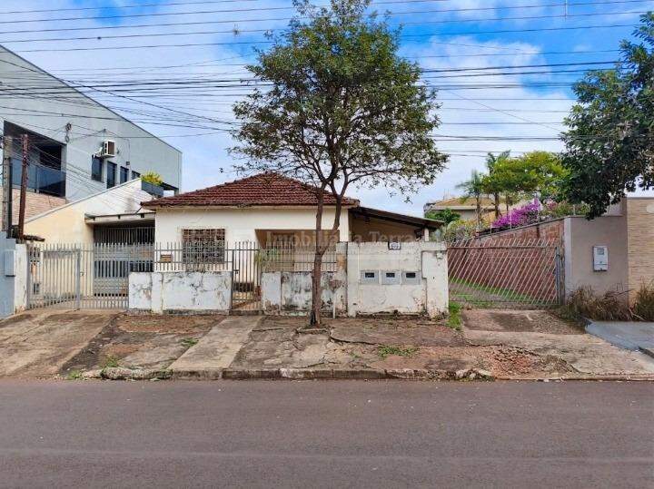 Terreno/Lote com 7 quartos no Centro em Dourados/MS