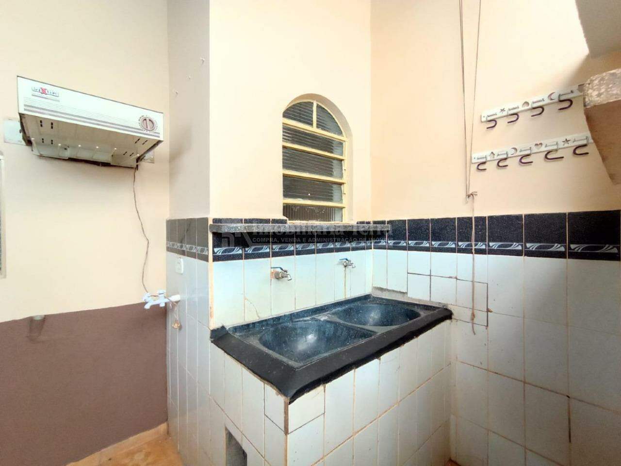 Casa com 4 quartos no BNH III Plano em Dourados/MS — foto 24
