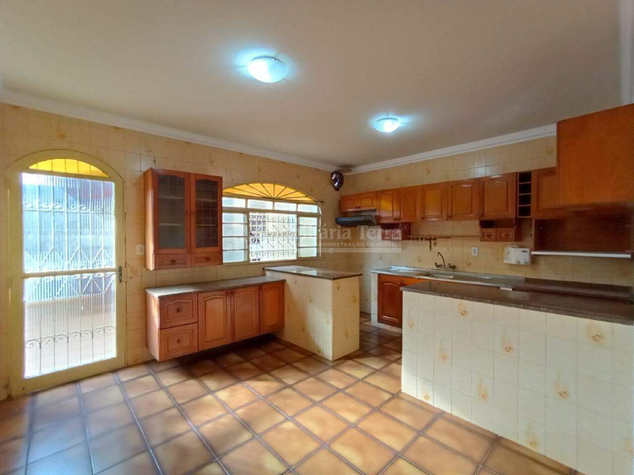 Casa com 4 quartos no BNH III Plano em Dourados/MS — foto 4