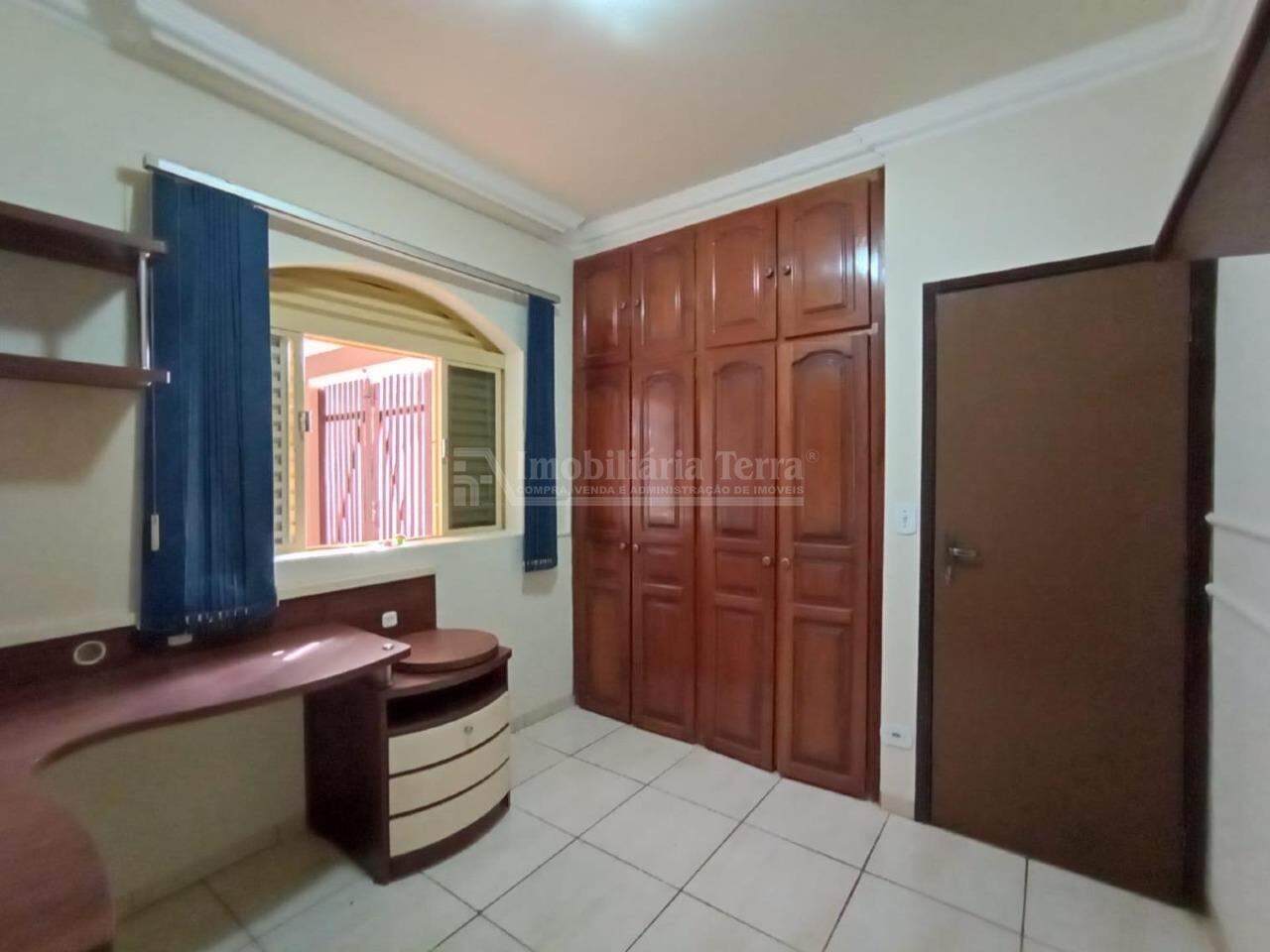 Casa com 4 quartos no BNH III Plano em Dourados/MS — foto 9