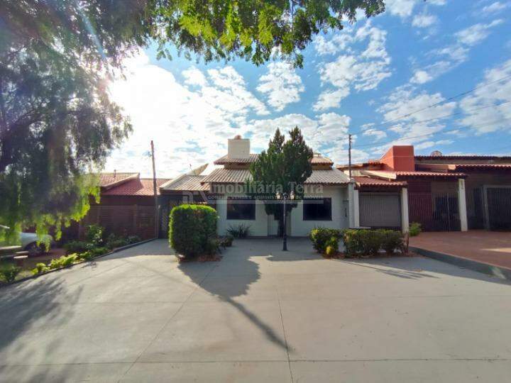 Casa com 4 quartos no BNH III Plano em Dourados/MS