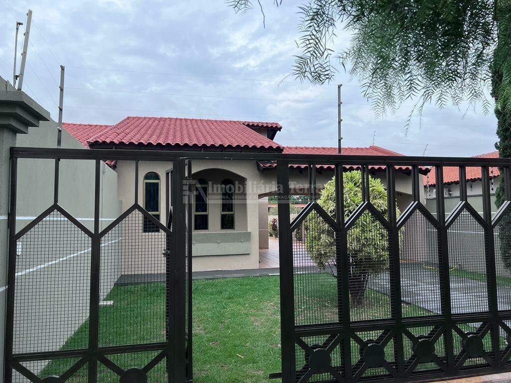 Casa com 4 quartos sendo 1 suíte no Vila Planalto em Dourados/MS — foto 1