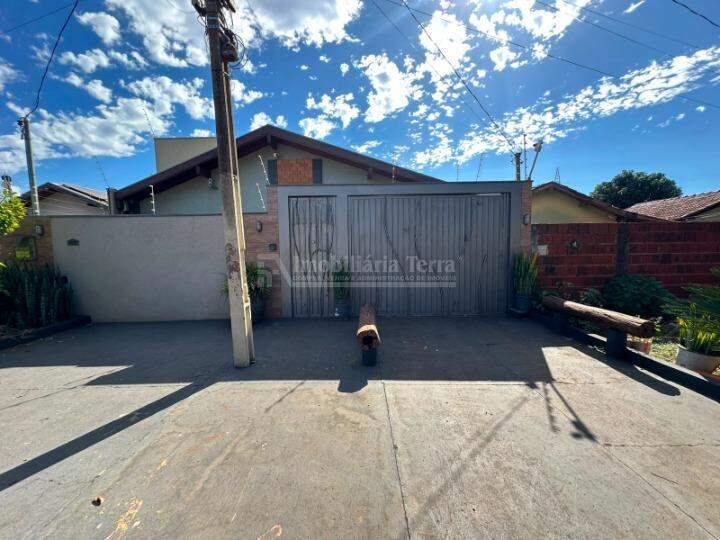 Casa com 3 quartos sendo 1 suíte no Jardim Piratininga em Dourados/MS