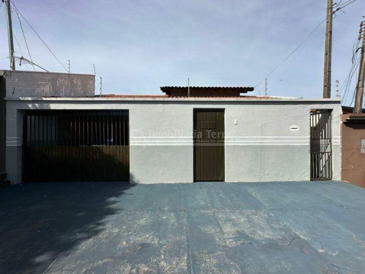 Casa com 3 quartos sendo 1 suíte no Jardim Água Boa em Dourados/MS