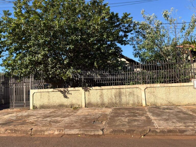 Casa com 2 quartos sendo 1 suíte no Conjunto Habitacional Izidro Pedroso em Dourados/MS