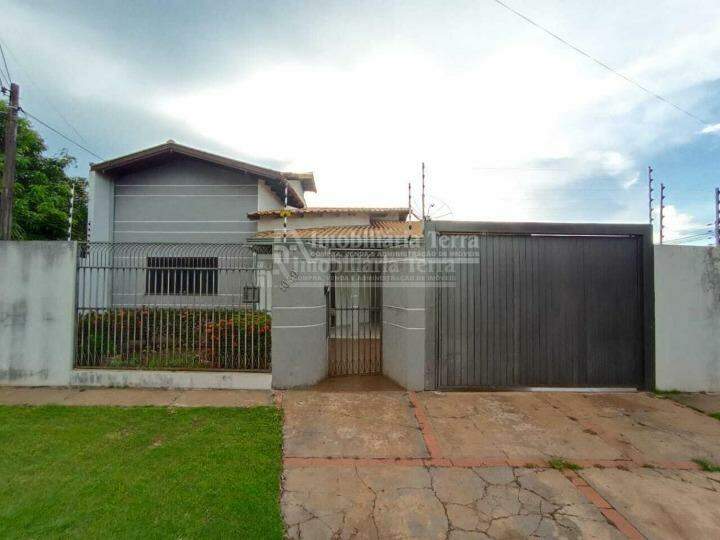 Casa com 3 quartos sendo 1 suíte no Jardim Água Boa em Dourados/MS