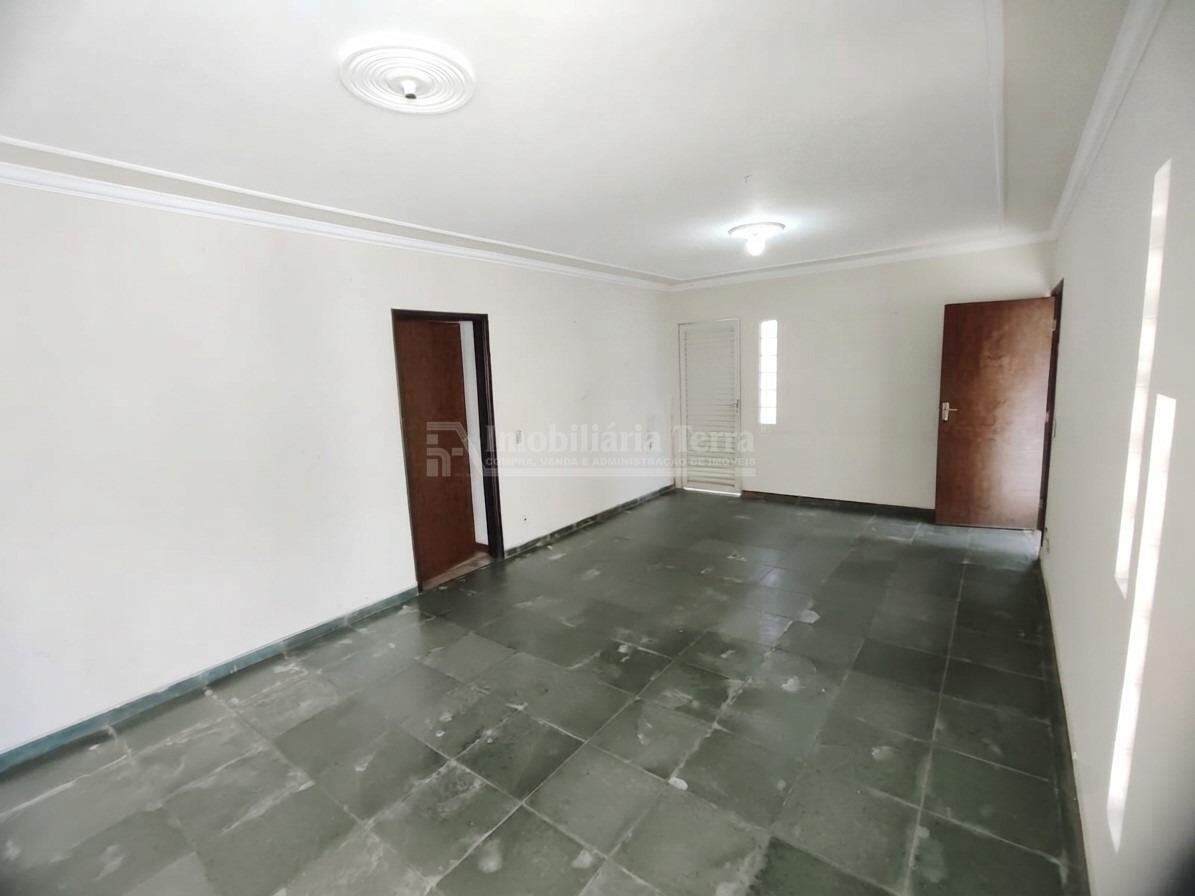Casa com 4 quartos no Vila Planalto em Dourados/MS — foto 4