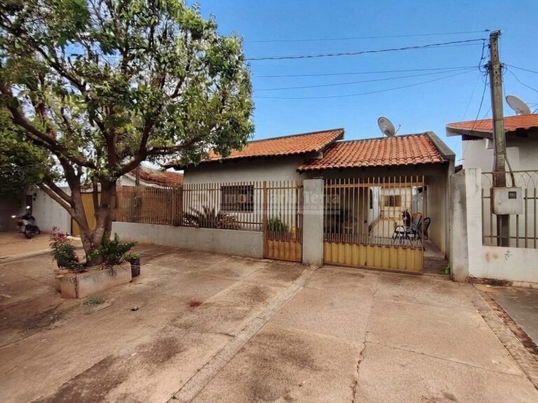 Casa com 3 quartos no Conjunto Habitacional Izidro Pedroso em Dourados/MS