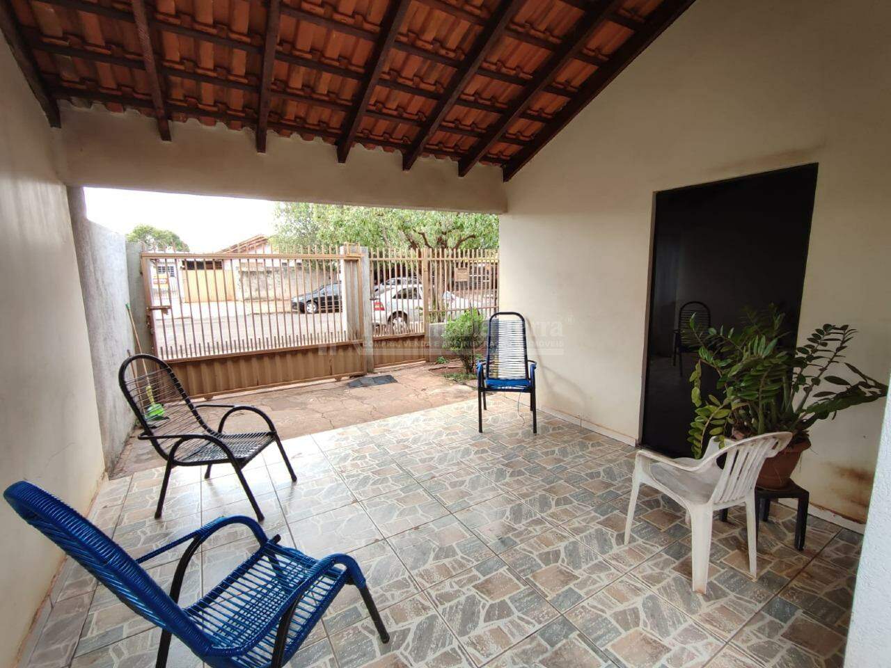 Casa com 3 quartos no Conjunto Habitacional Izidro Pedroso em Dourados/MS — foto 2