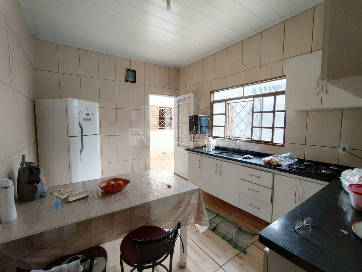 Casa com 3 quartos no Conjunto Habitacional Izidro Pedroso em Dourados/MS — foto 4