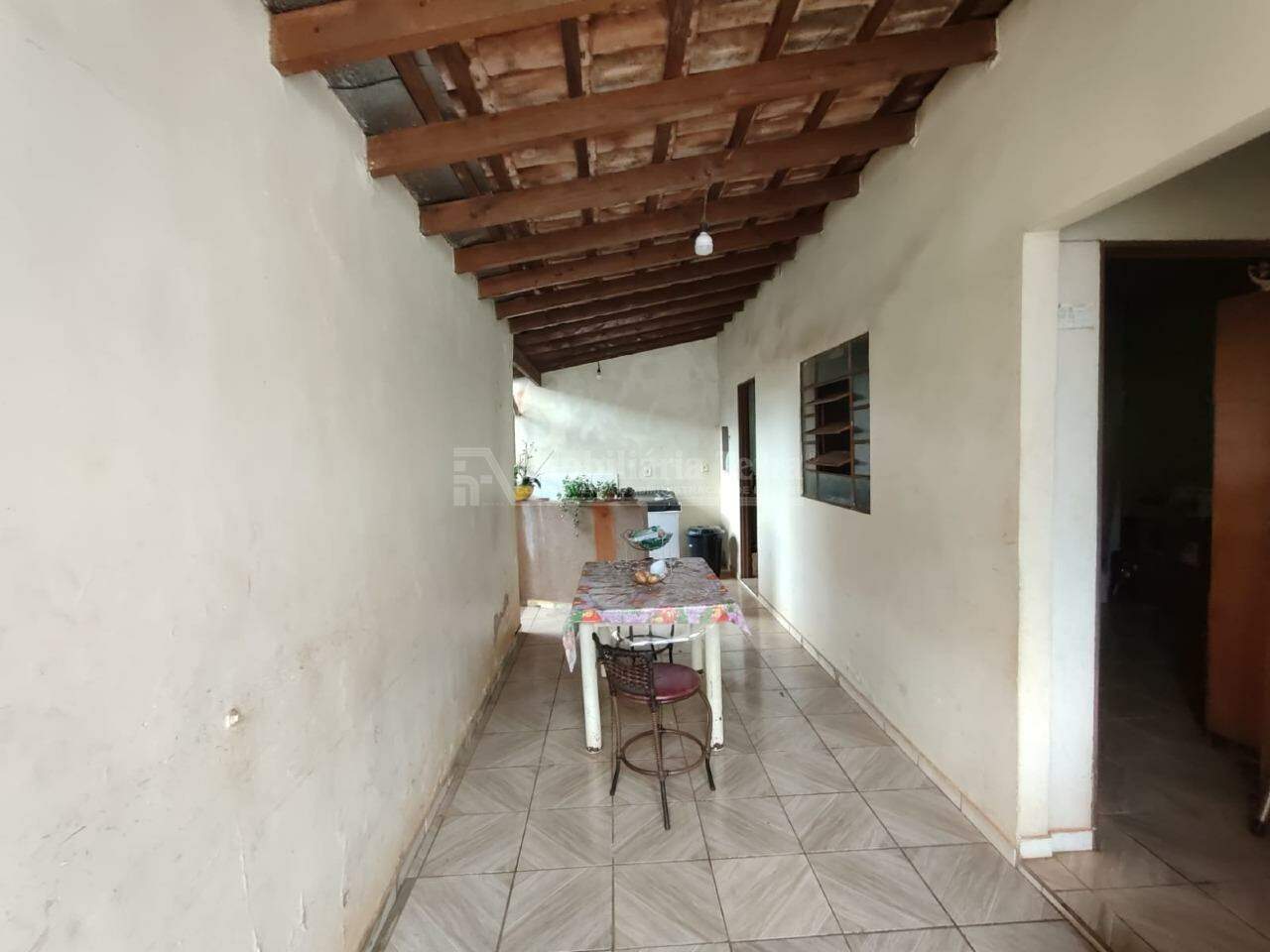 Casa com 3 quartos no Conjunto Habitacional Izidro Pedroso em Dourados/MS — foto 3
