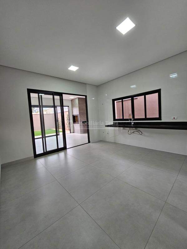 Casa com 3 quartos sendo 1 suíte no Jardim Oliveira II em Dourados/MS — foto 13
