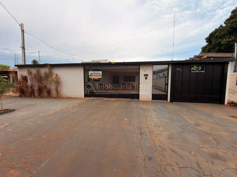 Casa com 3 quartos sendo 1 suíte no Centro em Itaporã/MS