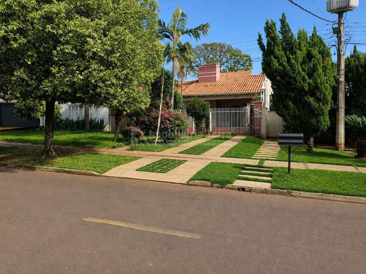 Casa com 3 quartos sendo 1 suíte no Jardim Faculdade em Dourados/MS — foto 2