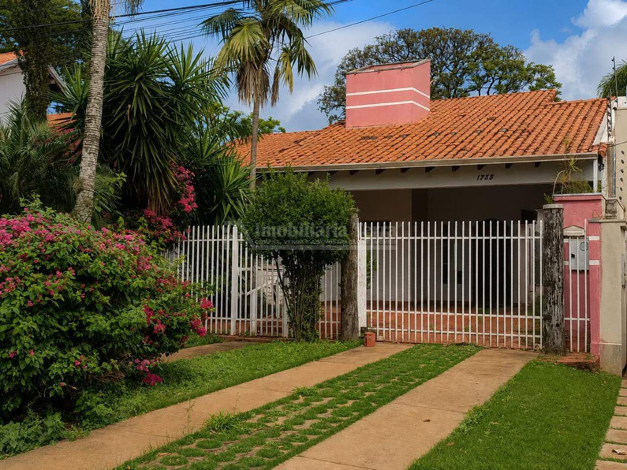 Casa com 3 quartos sendo 1 suíte no Jardim Faculdade em Dourados/MS — foto 1
