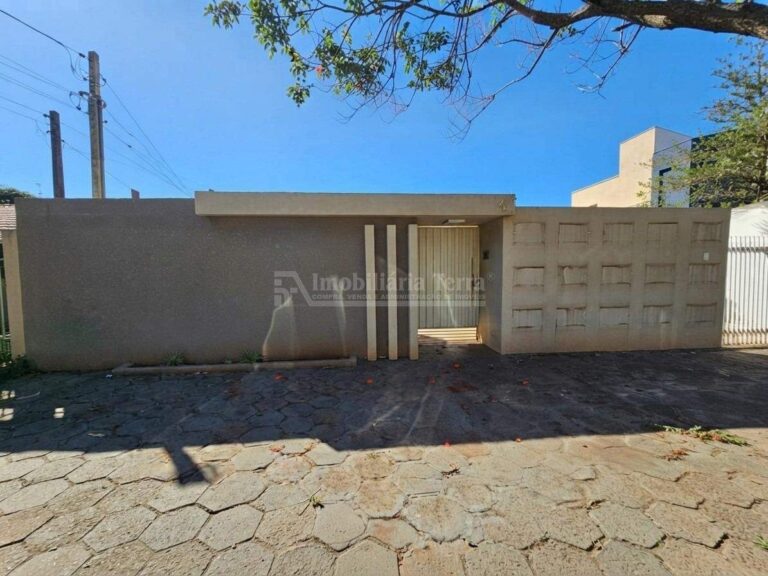 Casa com 4 quartos sendo 2 suítes no Jardim América em Dourados/MS