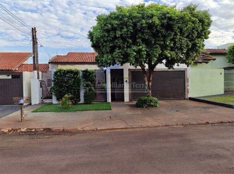 Casa com 3 quartos sendo 1 suíte no Altos da Monte Alegre em Dourados/MS