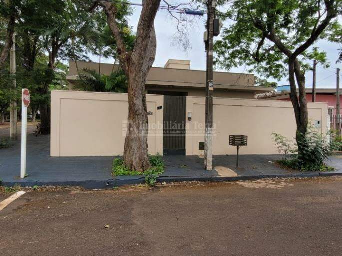 Casa com 3 quartos sendo 1 suíte no BNH III Plano em Dourados/MS