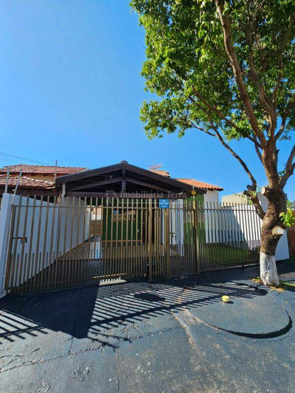 Casa com 3 quartos sendo 1 suíte no Parque Alvorada em Dourados/MS