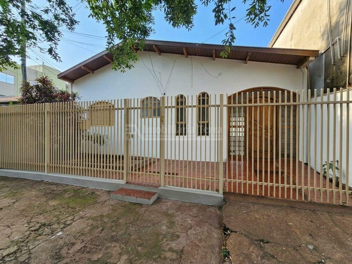 Casa com 3 quartos sendo 1 suíte no Centro em Dourados/MS — foto 1