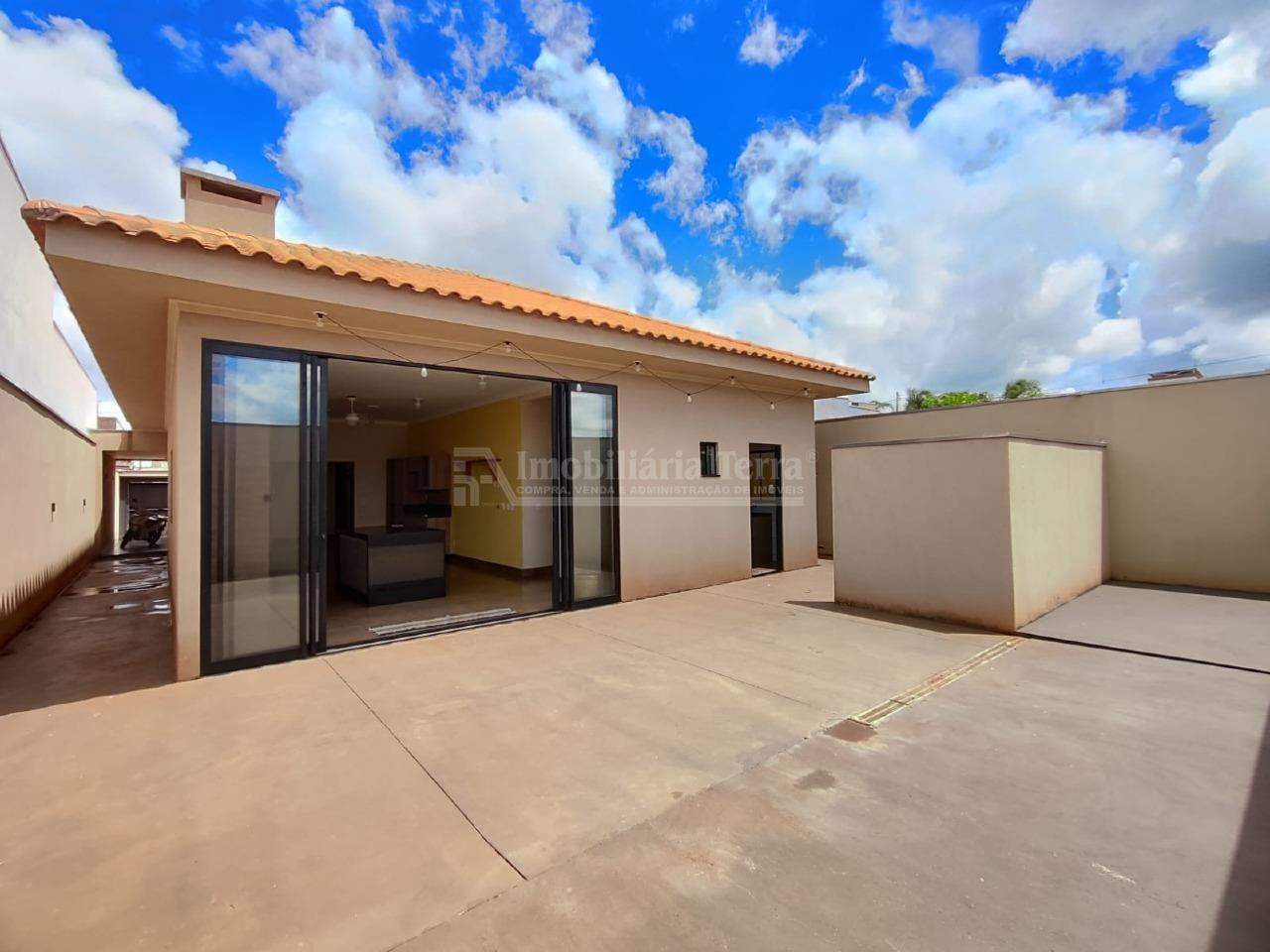 Casa com 3 quartos sendo 1 suíte no Jardim Cristhais em Dourados/MS — foto 2