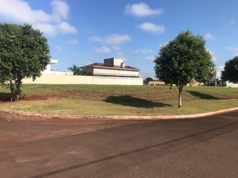 Terreno/Lote no Golden Park em Dourados/MS