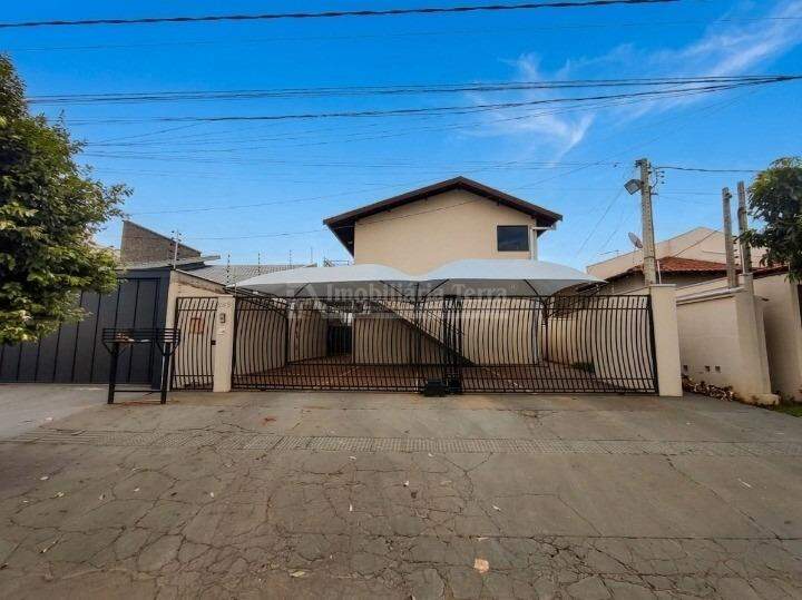 Casa com 3 quartos no Parque Alvorada em Dourados/MS