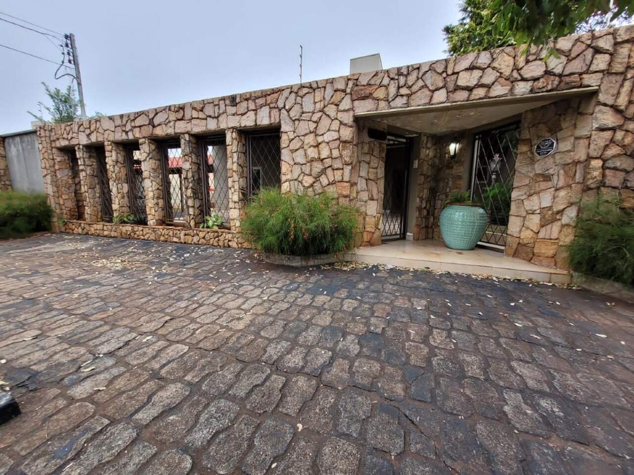 Casa com 4 quartos sendo 2 suítes no Jardim Central em Dourados/MS — foto 1