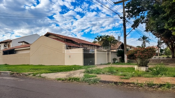 Casa com 4 quartos sendo 3 suítes no Jardim Itaipú em Dourados/MS — foto 1