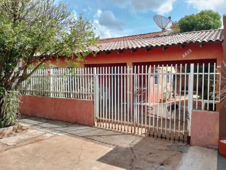 Casa com 2 quartos no Conjunto Habitacional Izidro Pedroso em Dourados/MS