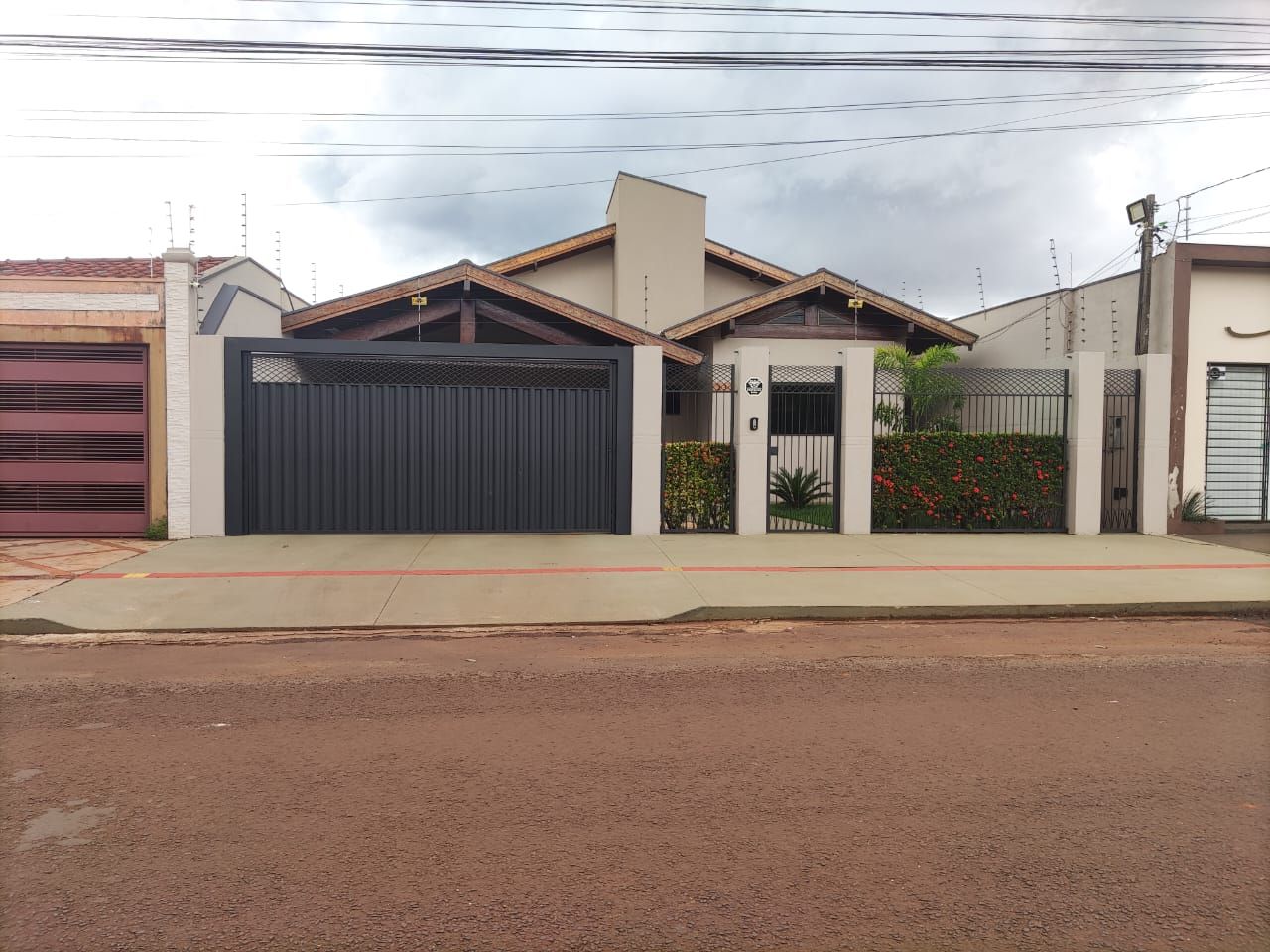 Casa com 4 quartos sendo 1 suíte no BNH II Plano em Dourados/MS — foto 1