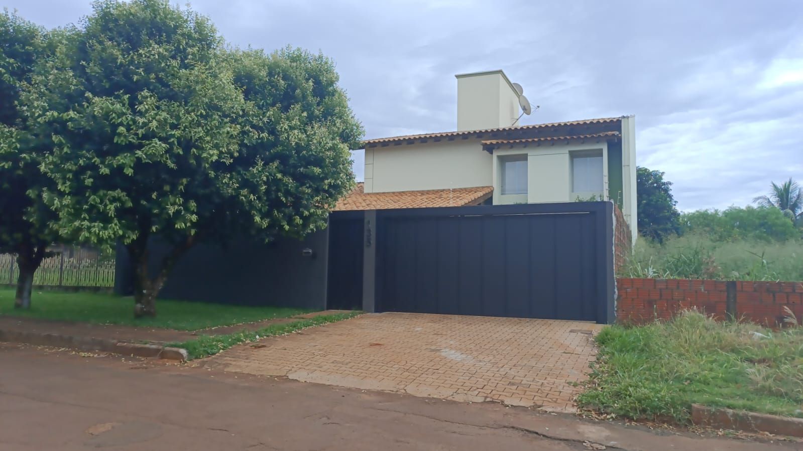 Casa com 4 quartos sendo 1 suíte no Jardim Europa em Dourados/MS — foto 1