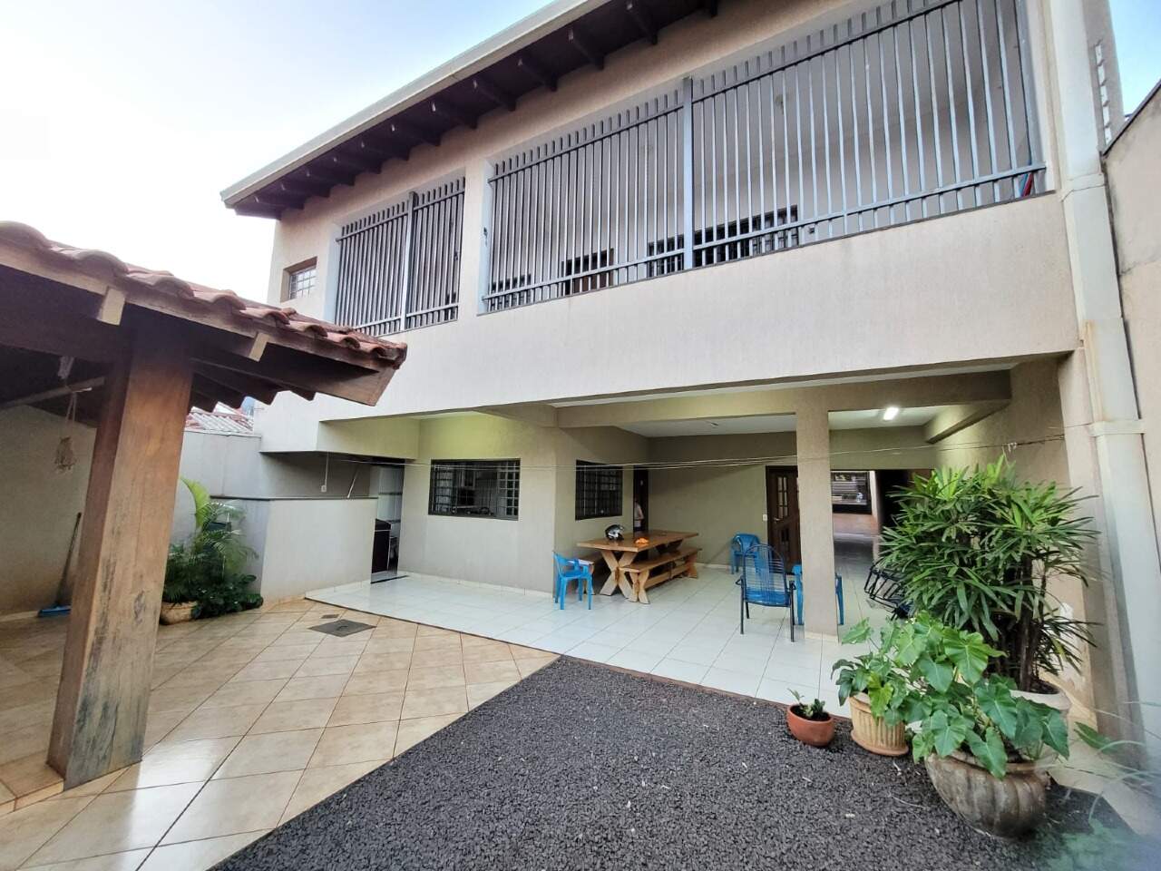 Casa com 5 quartos sendo 2 suítes no Centro em Dourados/MS — foto 2