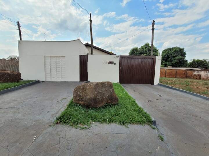 Casa com 3 quartos no Jardim Aline em Dourados/MS