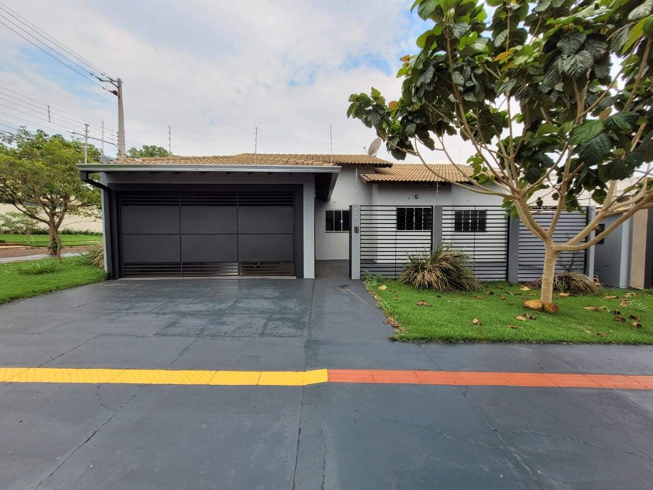 Casa com 3 quartos sendo 1 suíte no Alto das Paineiras em Dourados/MS — foto 1