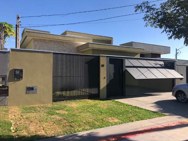 Casa com 3 quartos sendo 1 suíte no Jardim Cristhais em Dourados/MS