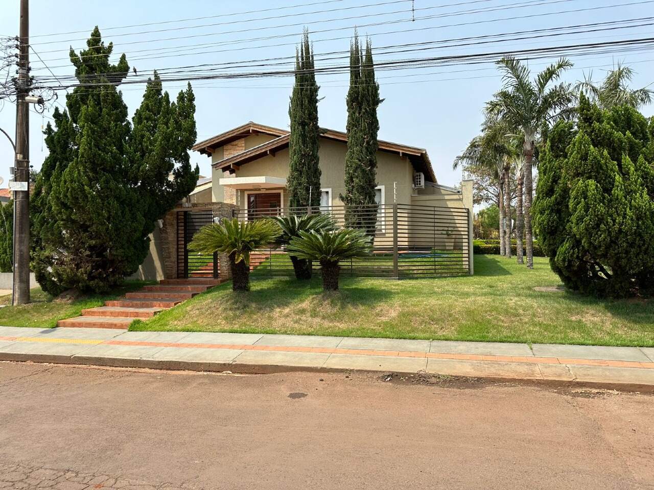 Casa com 4 quartos sendo 1 suíte no Jardim Girassol em Dourados/MS — foto 2