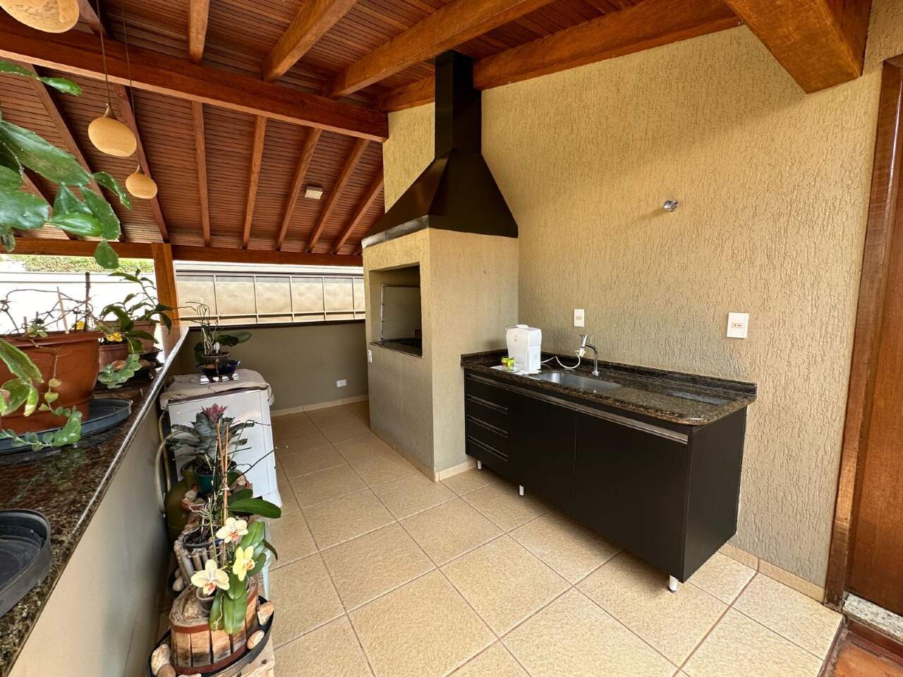 Casa com 4 quartos sendo 1 suíte no Jardim Girassol em Dourados/MS — foto 14