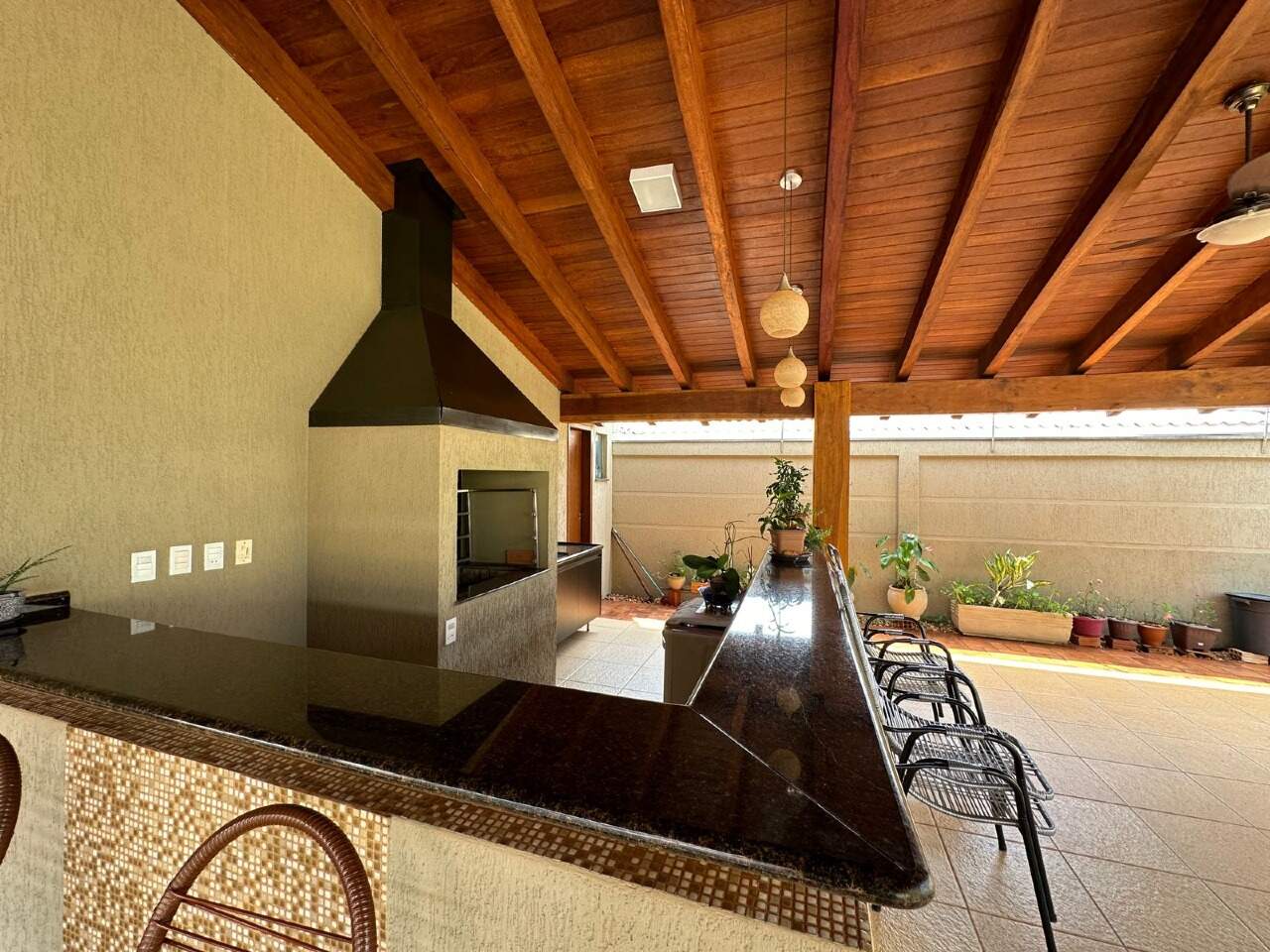 Casa com 4 quartos sendo 1 suíte no Jardim Girassol em Dourados/MS — foto 13