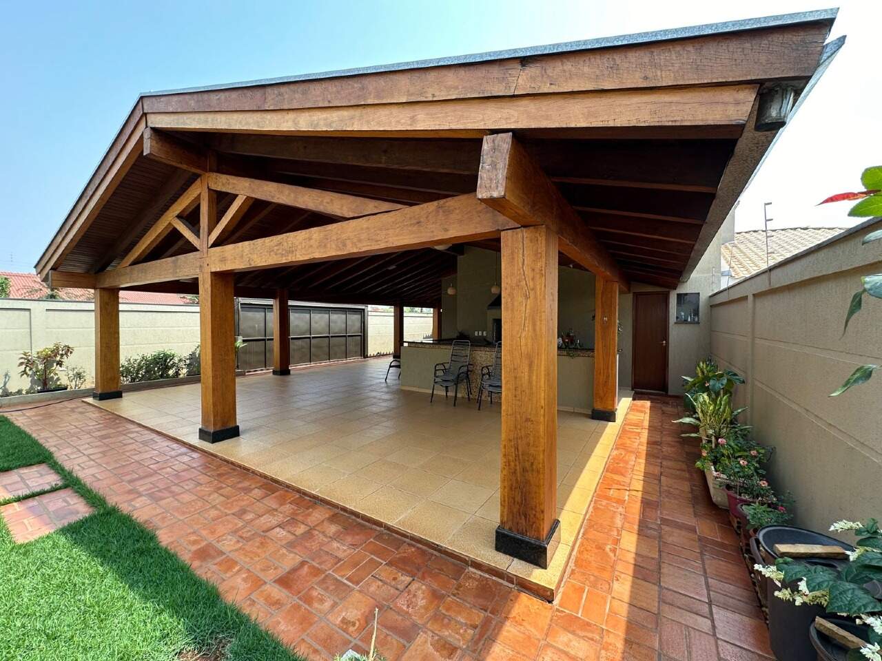 Casa com 4 quartos sendo 1 suíte no Jardim Girassol em Dourados/MS — foto 9