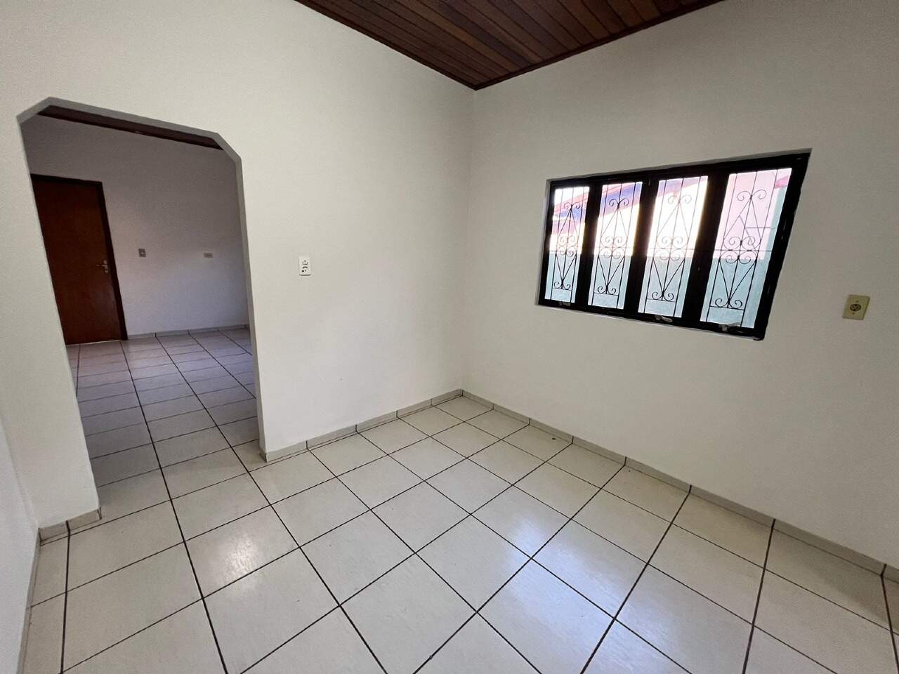 Casa com 4 quartos sendo 1 suíte no Jardim Santo André em Dourados/MS — foto 6